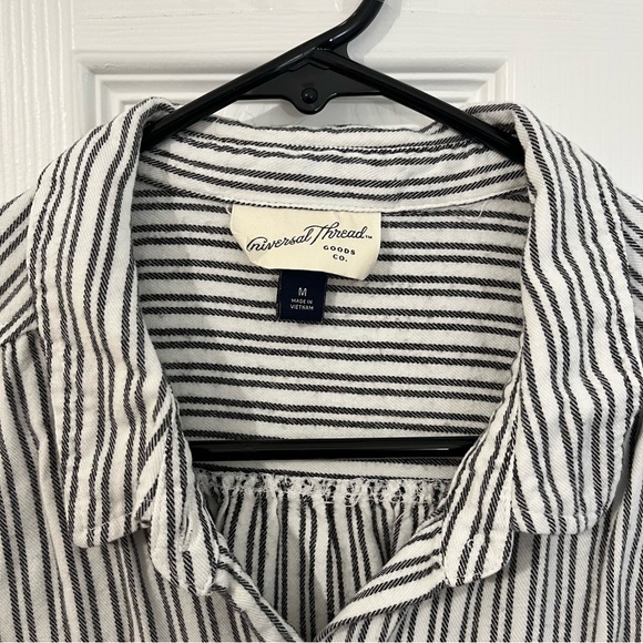 Button up top | Universal Thread (Target) - Picture 3 of 5